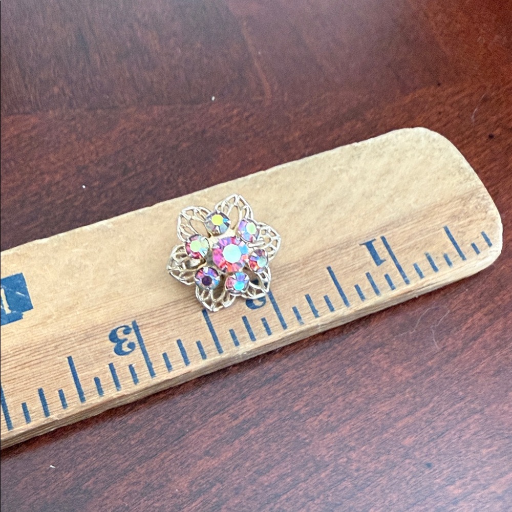 Vintage Rhinestone Flower brooch